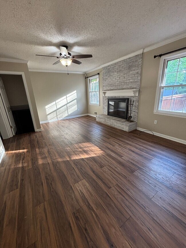 Building Photo - Space, Privacy & Flexibility – All in One Stunning Property