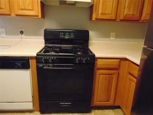 Building Photo - 645 Ell St