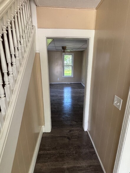 Building Photo - 338 W 17th St