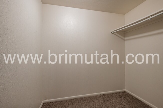 Building Photo - 4467 S Albright Dr