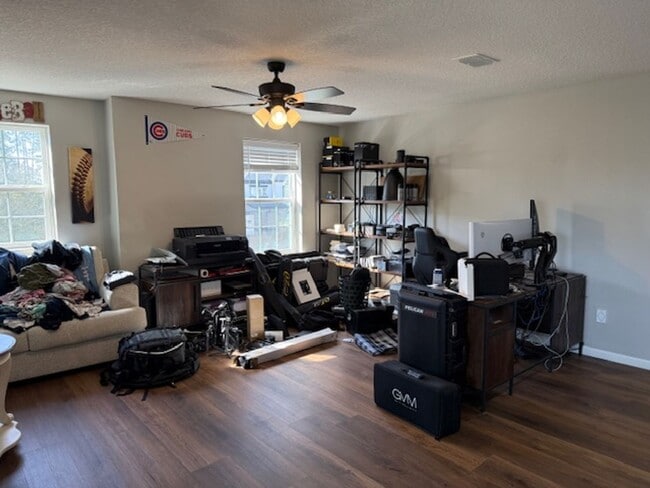 Building Photo - Like New 4/2.5 St. Augustine