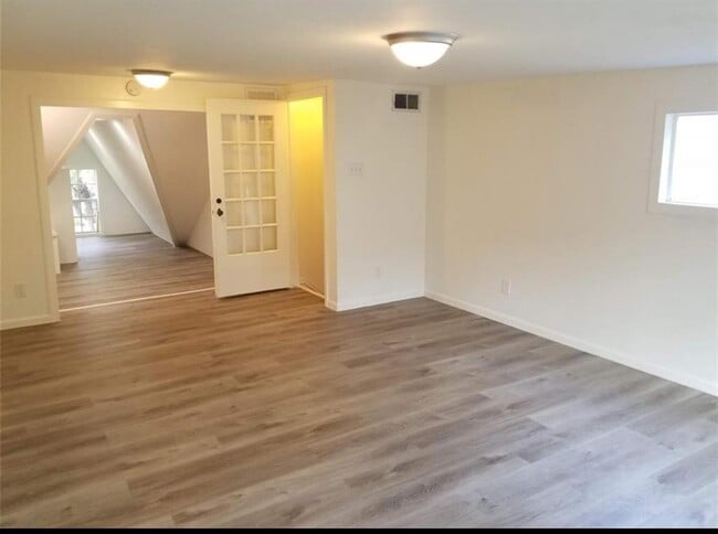 Building Photo - 4411 Jane St