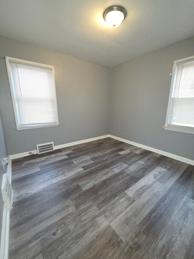 Building Photo - 20282 Westphalia St