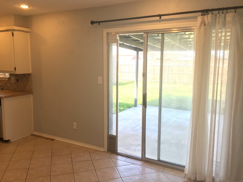 Kitchen/Dining - 908 Eagle Drive