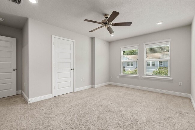 Building Photo - HEART OF DAPHNE TOWNHOUSE WITH GARAGE