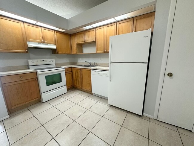 Building Photo - 1710 Ridgewood Ln
