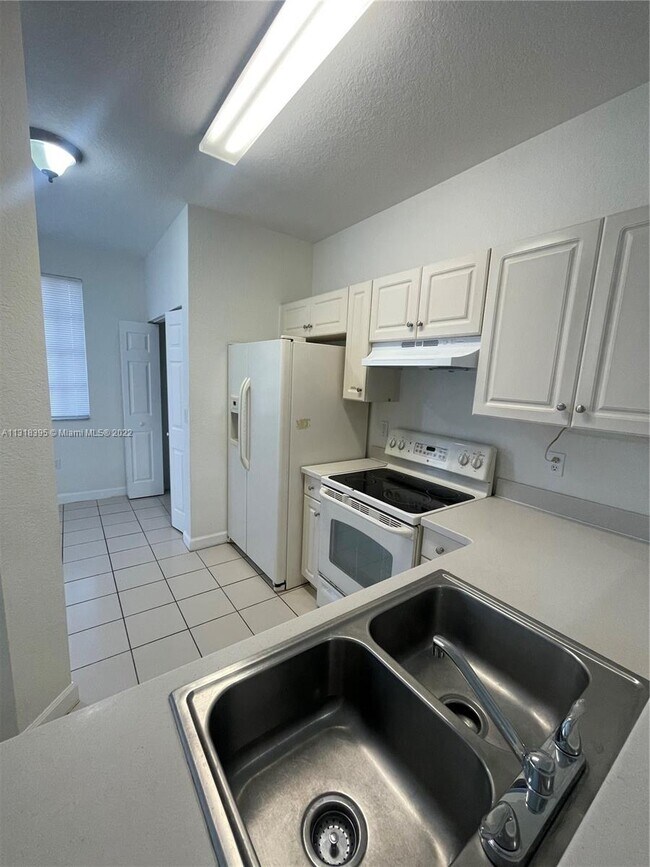 Building Photo - 4130 Napoli Lake Dr