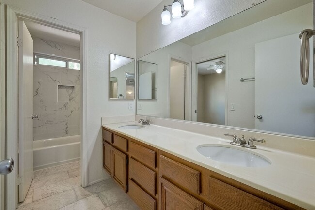 Building Photo - 3Bed/2Bath in Rancho Del Oro~ Ave Sevilla