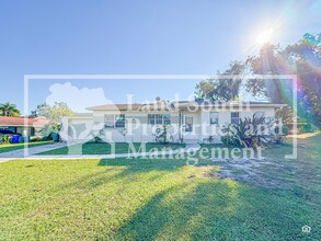 Building Photo - 1218 Sunset Ave