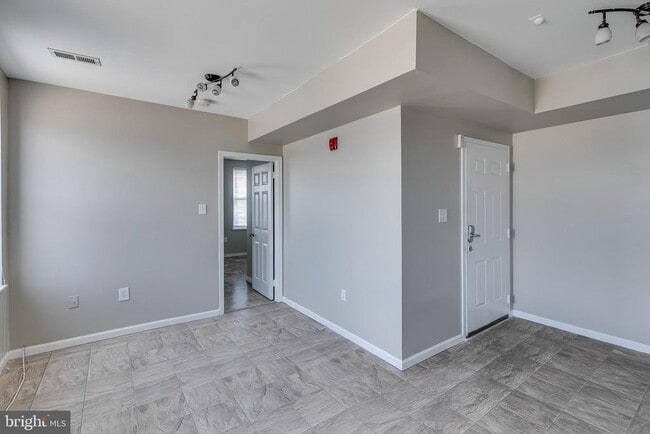Building Photo - 6602 Ridge Ave