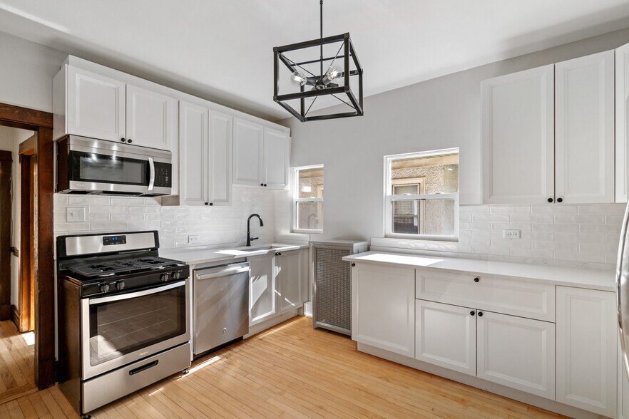 Kitchen Pic 1 - 5059 W Sunnyside Ave