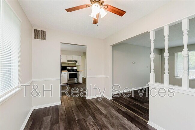 Building Photo - 11313 Wolf Ln