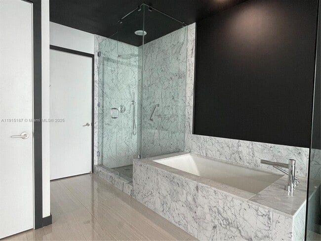 Building Photo - 480 NE 31st St