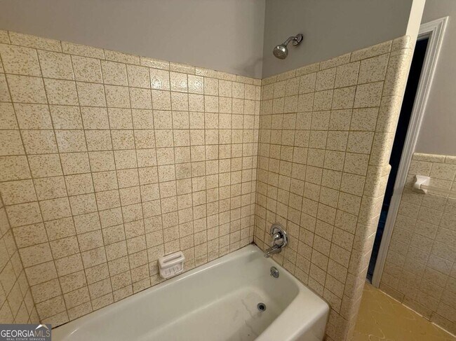 Building Photo - 3155 Oak Dr