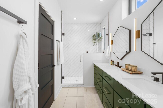 Building Photo - 3301 Spencer St