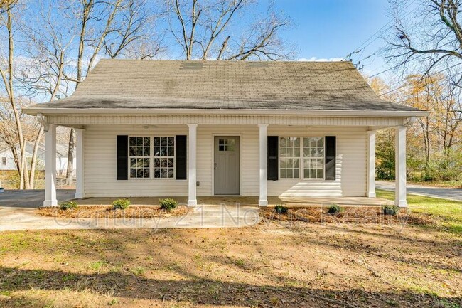 Primary Photo - 7 Mosley Ln