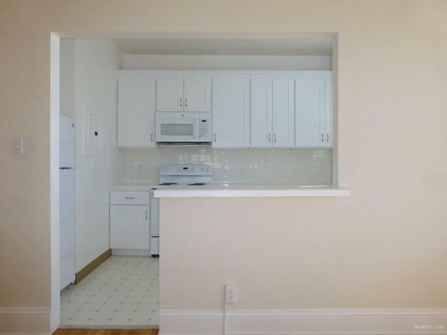 Building Photo - 2201 Pacific Ave