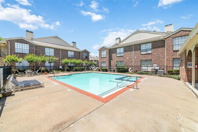 Building Photo - 2121 El Paseo St