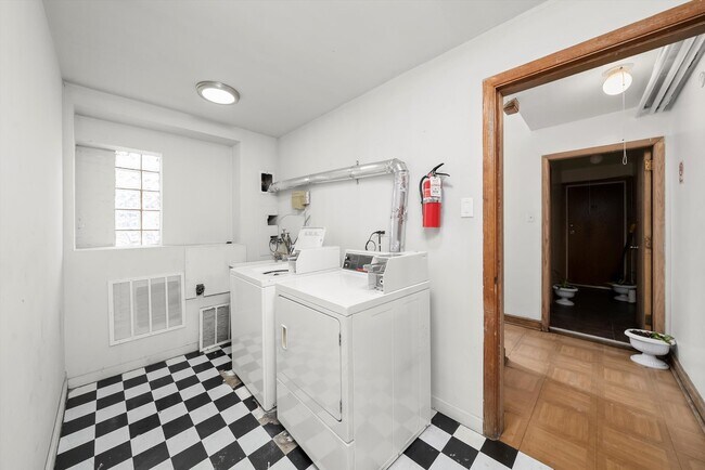 Building Photo - 5701 W 55th St