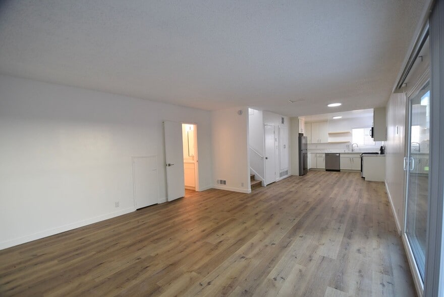 Building Photo - 10855 Morrison St