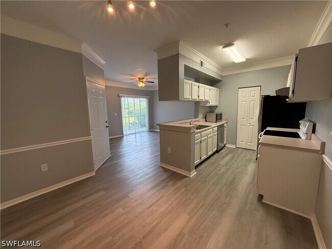 Building Photo - 11480 Villa Grand