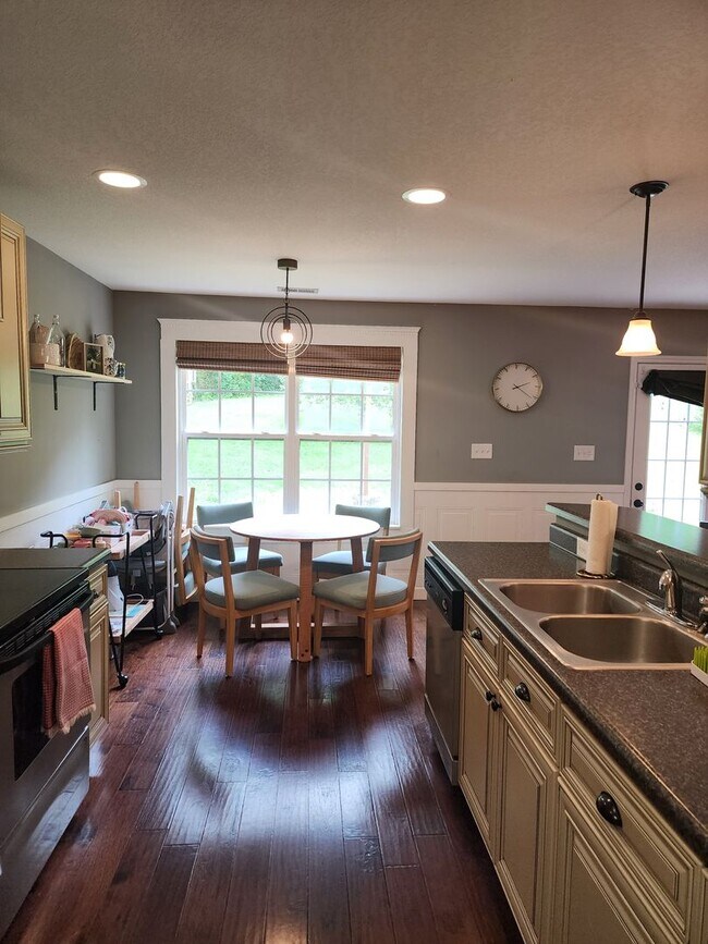 Building Photo - Knoxville 37920 - 3 bedroom 2 bath - call ...
