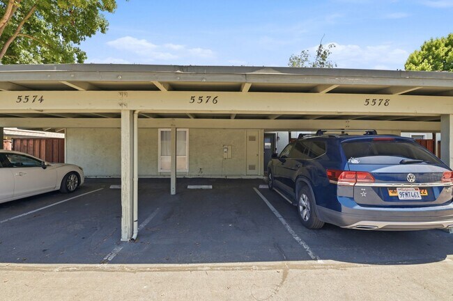 Building Photo - Spacious 2BD/1.5BA Fremont Townhouse | In-Unit W/D | Community Pool & Hot Tub | Carport Parking