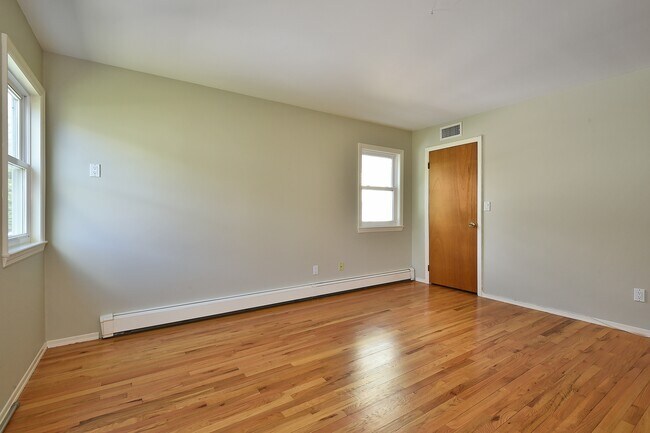 Building Photo - 276 5th Ave