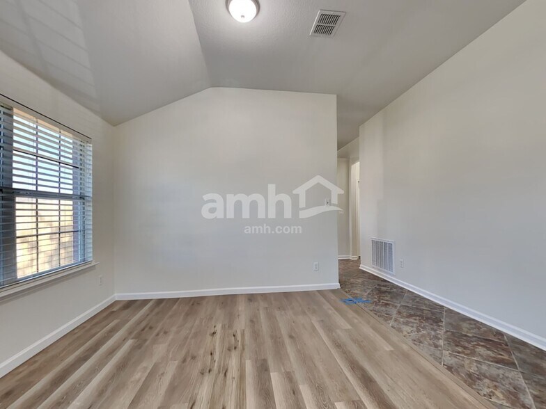 Building Photo - 347 Tioga Dr