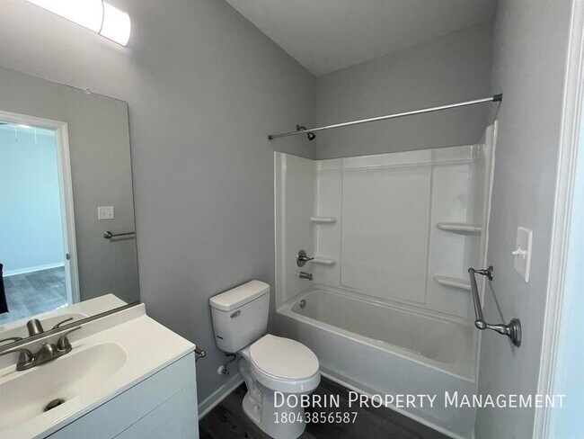 Building Photo - 923 S Randolph St