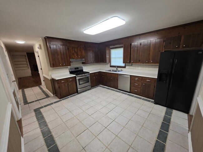Building Photo - 212 Stratford Dr