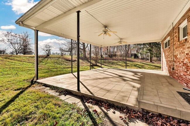 Building Photo - 780 Rossview Rd