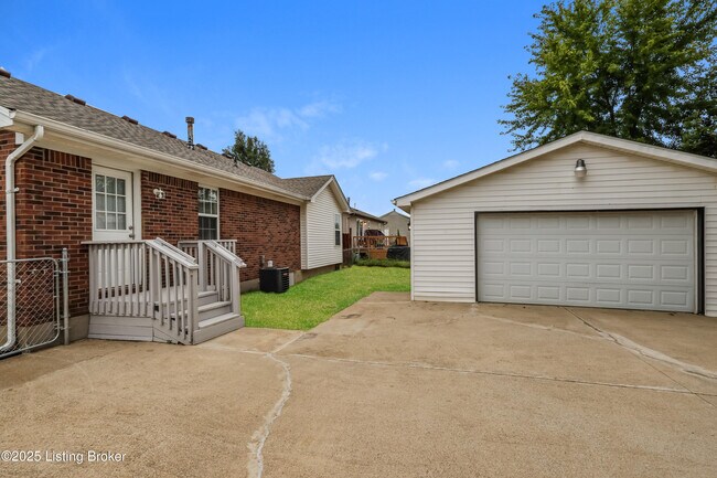 Building Photo - 212 Tecumseh Dr