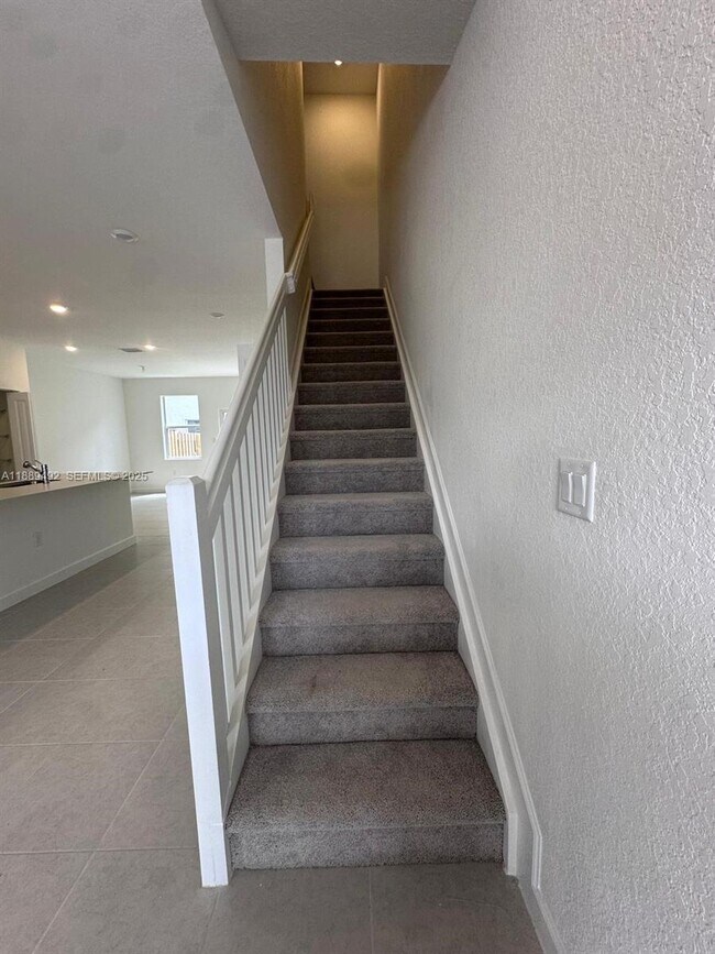 Building Photo - 1183 NW 1st Ter