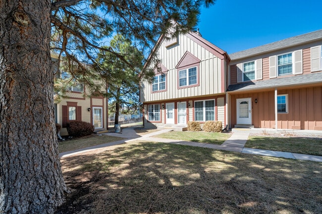 Building Photo - Charming 2 beds 2.5 baths in Aurora with a...