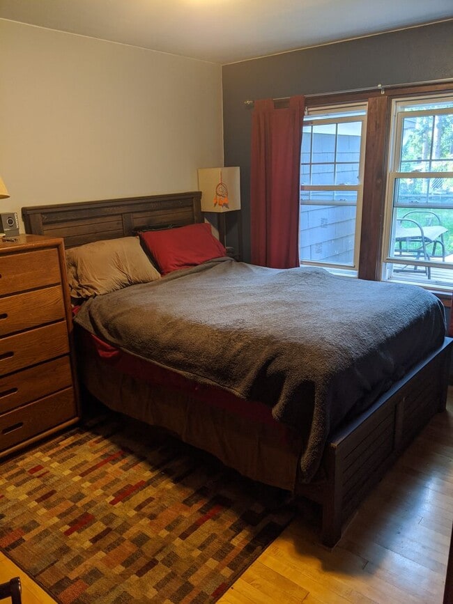 Building Photo - Amazing 4 Bedroom 2 Bathroom House with Garage!