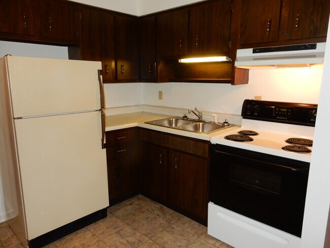 Building Photo - 302 Crescent Ct
