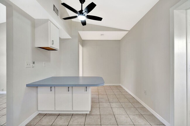 Building Photo - Beachside Bliss in Hobe Sound – Move-In Ready with Room to Roam!