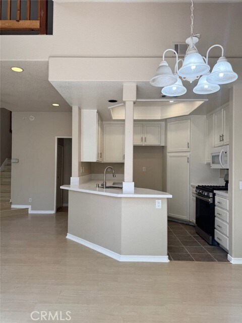 Building Photo - 8 Pinyon Jay Ln