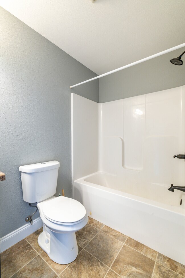 Building Photo - 924 Warrior Hill Dr