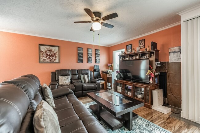 Building Photo - 3919 Fairmont Pkwy