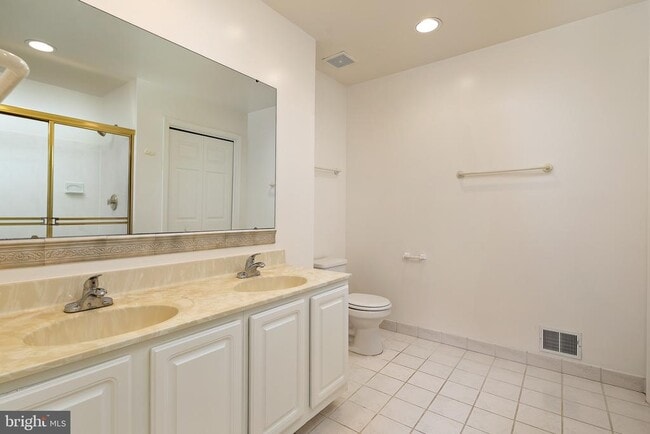 Building Photo - 1122 N Vernon St