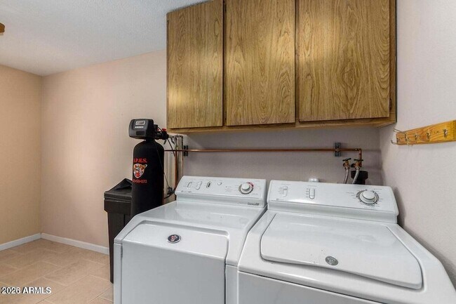 Building Photo - 12630 N Blue Ridge Dr