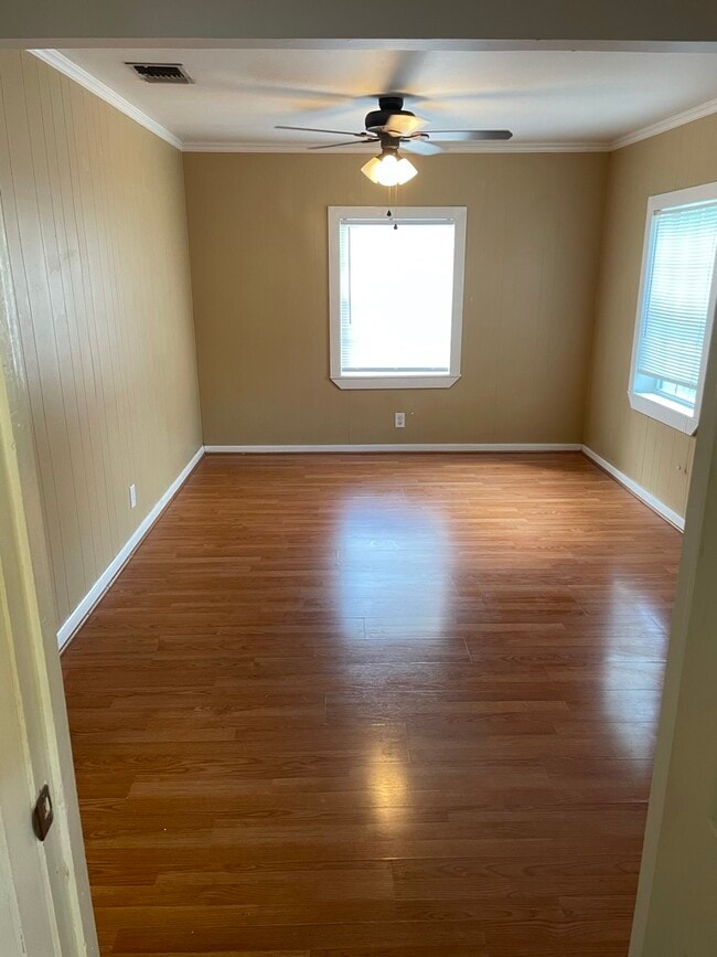 Building Photo - 2102 W Concho Ave