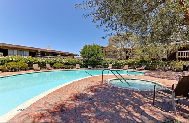 Pool and spa deck - 6542 Ocean Crest Dr