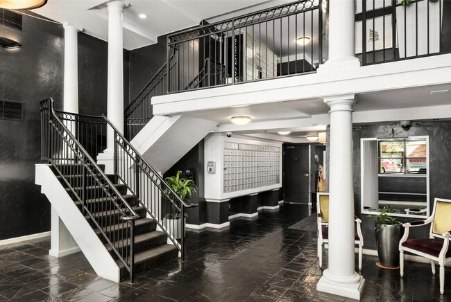 Building Photo - Beautiful condo w/garage space in desirable Belltown! Available 6/10/2026!