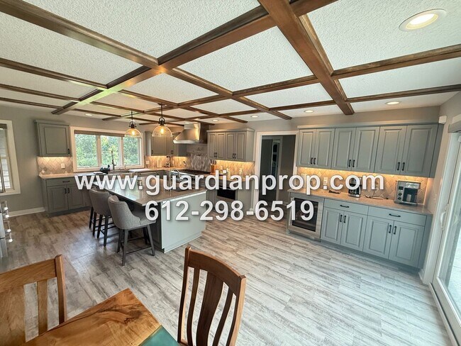Building Photo - Fully Updated House on 3 1/2 Acres for Oct...