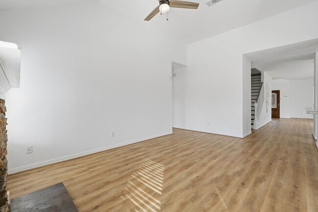 Building Photo - 2910 Cocona Ln