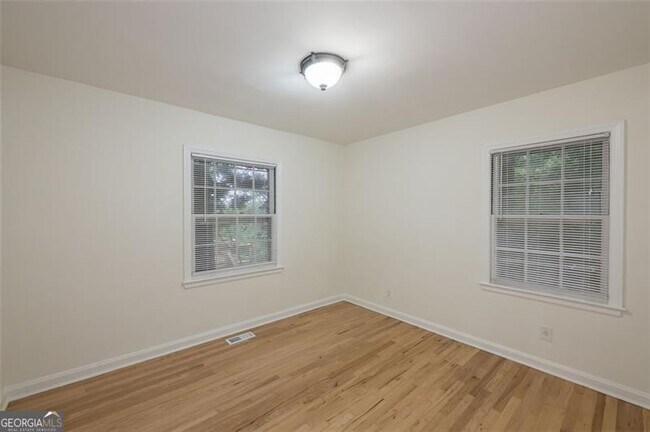 Building Photo - 2293 Vistamont Dr