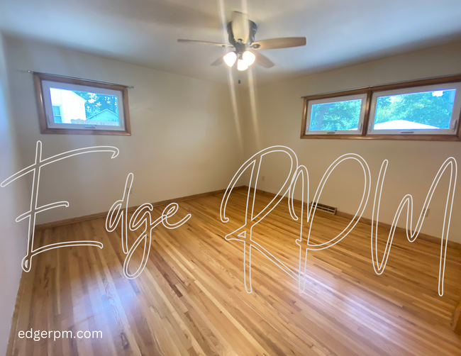 Building Photo - 3 bedroom 1 bath DUPLEX